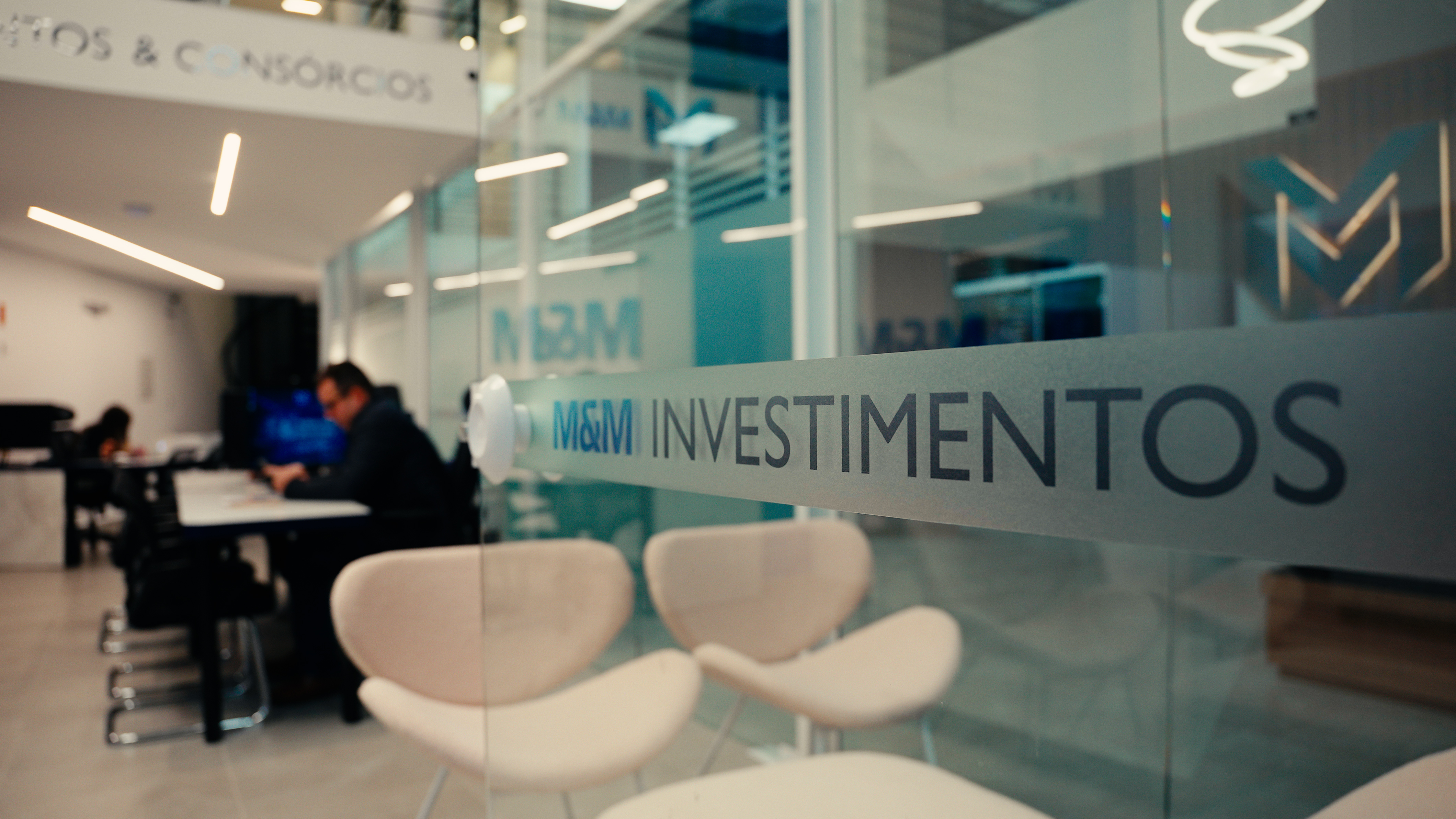 Equipe MM Investimentos reunida no escritório